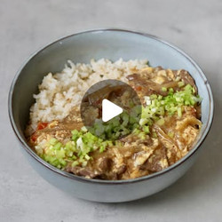 Beef With Tomato And Scrambled Eggs On Rice
