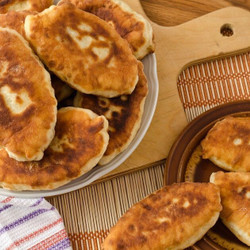 Пиріжки З Яйцями Та Зеленою Цибулею