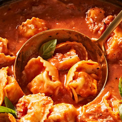 Creamy Tomato Tortellini Soup