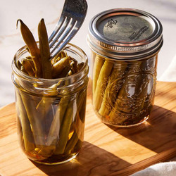 Crisp Pickled Green Beans