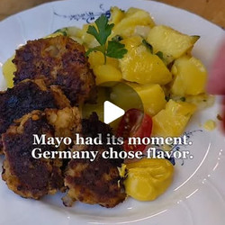 Süddeutscher Kartoffelsalat (warm German Potato Salad)
