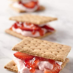 Strawberry Smores • Ae Dairy