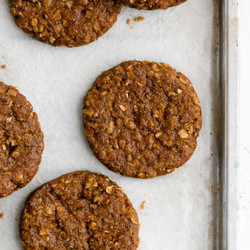 Healthy Gingerbread Oatmeal Breakfast Cookies