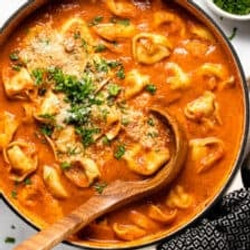 Creamy Tuscan Tomato Tortellini Soup