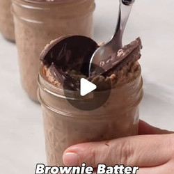 Brownie-batter Overnight Oats