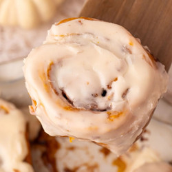 2 Ingredient Pumpkin Cinnamon Rolls