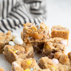 Cadbury Egg Caramel Cookie Bars