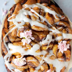Slow Cooker Apple Cinnamon Rolls