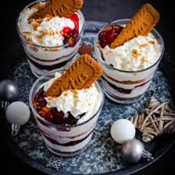 Mascarpone Trifle Met Lotuskoekjes En Kersen