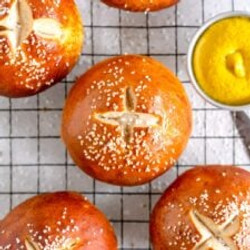 Chewy Pretzel Buns