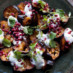 Auberginen Mit Granatapfel, Tahini Und Koriander