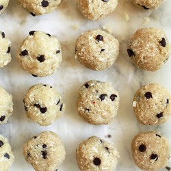 Vegan Chocolate Chip Cookie Dough Balls
