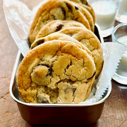 Mel Asseraf’s Thick And Chewy Chocolate Chip Cookies