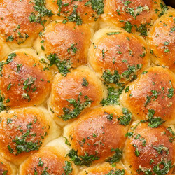 Skillet Dinner Rolls With Garlic-herb Butter
