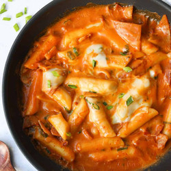 Quick &amp; Easy Creamy Rose Tteokbokki