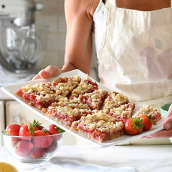 Easy To Make Strawberry Crumble Bars Recipe