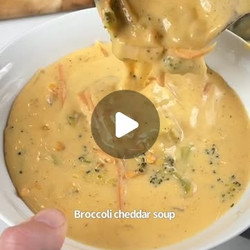 Slow Cooker Broccoli Cheddar Soup