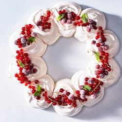 Pavlova Wreath