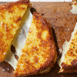 Mozzarella In Carrozza (fried Mozzarella Sandwiches)
