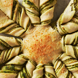 Pesto Pizza Stuffed Star Bread