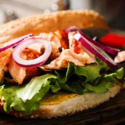 Fischbrötchen Deluxe: So Machen Sie Super-saftige Pulled-lachs-brötchen