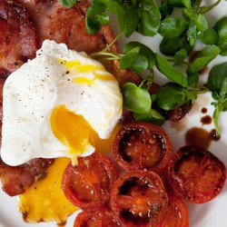 Pan-fried Bacon With Poached Egg And Balsamic Tomatoes - Recipes - Hairy Bikers