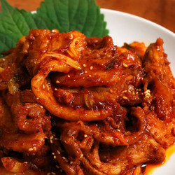 Spicy Stir-fried Pork (dwaejigogi-bokkeum)