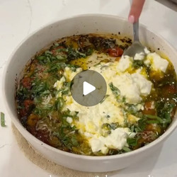 Roasted Tomato Burrata Dip With Garlic Bread Crostinis