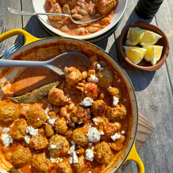 Chicken, Feta &amp; Oregano Meatballs With Butter Beans &amp; Tomatoes