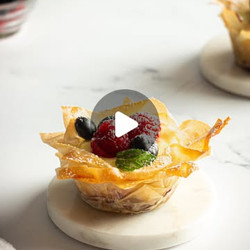 Cestini Di Fillo Con Crema Al Formaggio E Frutta