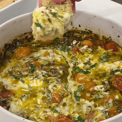 Roasted Tomato Burrata Dip With Garlic Bread Crostini