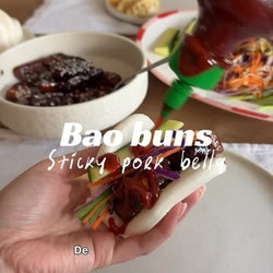 Bao Buns Met Sticky Pork Belly