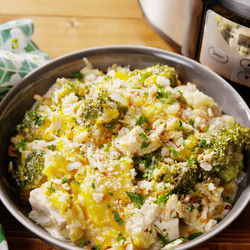 Crock-pot Broccoli Cheddar Chicken Casserole