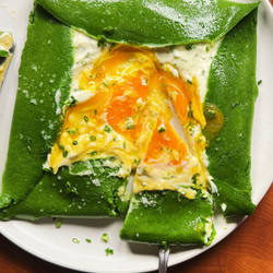 Cheesy Spinach And Egg Crêpes