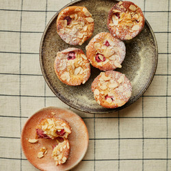 Mini Bee-sting Cakes With Raspberries