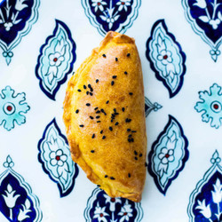 Pogaca With Feta Cheese (peynirli Poğaça)