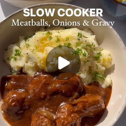 Slowcooker Beef Meatballs, Onions &amp; Gravy