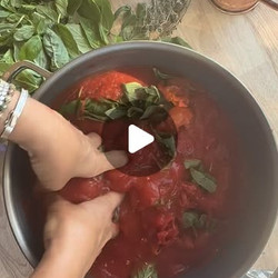 Everything Sauce - Caramelized Garlic Red Sauce