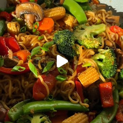 20 Min Garlic Ramen Stir Fry