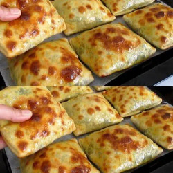 Keto Spinach Stuffed Pastry