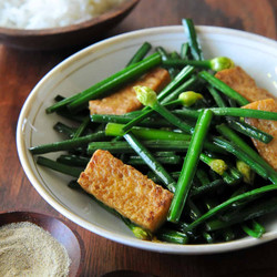 Garlic Chives With Tofu