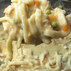 Crockpot Chicken Pot Pie Noodles