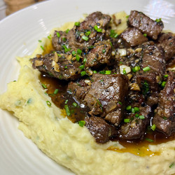 Garlic Butter Steak Bites With Creamy Mashed Potatoes