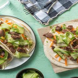 Wraps Met Aziatisch Gemarineerde Biefstukpuntjes Met Frisse Rauwkost En Zoetzure Komkommer