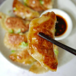 Super Easy Chicken Potstickers Recipe