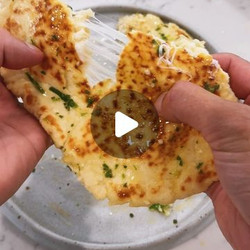 Cheesy Garlic Naan