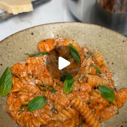 One Pot Creamy Tomato Chicken Pasta
