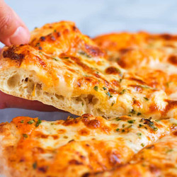 Easy Pizza Dough (beginner-friendly!)