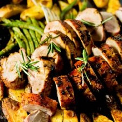One Pan Roasted Pork Tenderloin With Veggies (30 Minute Meal)