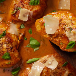 Creamy Pumpkin &amp; Parmesan Chicken Skillet